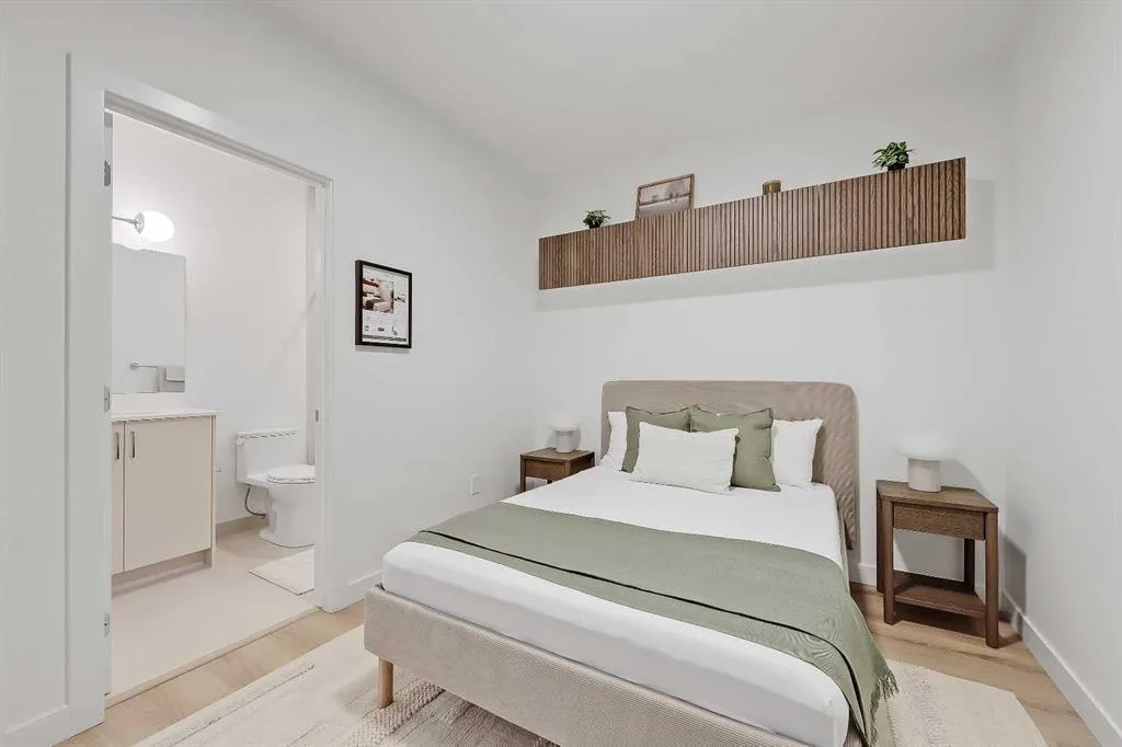 Second bedroom with ensuite bathroom door open